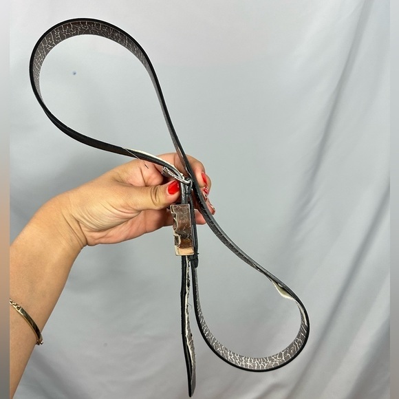 Michael Michael Kors black skinny belt with silver logo buckle size M - Picture 3 of 6